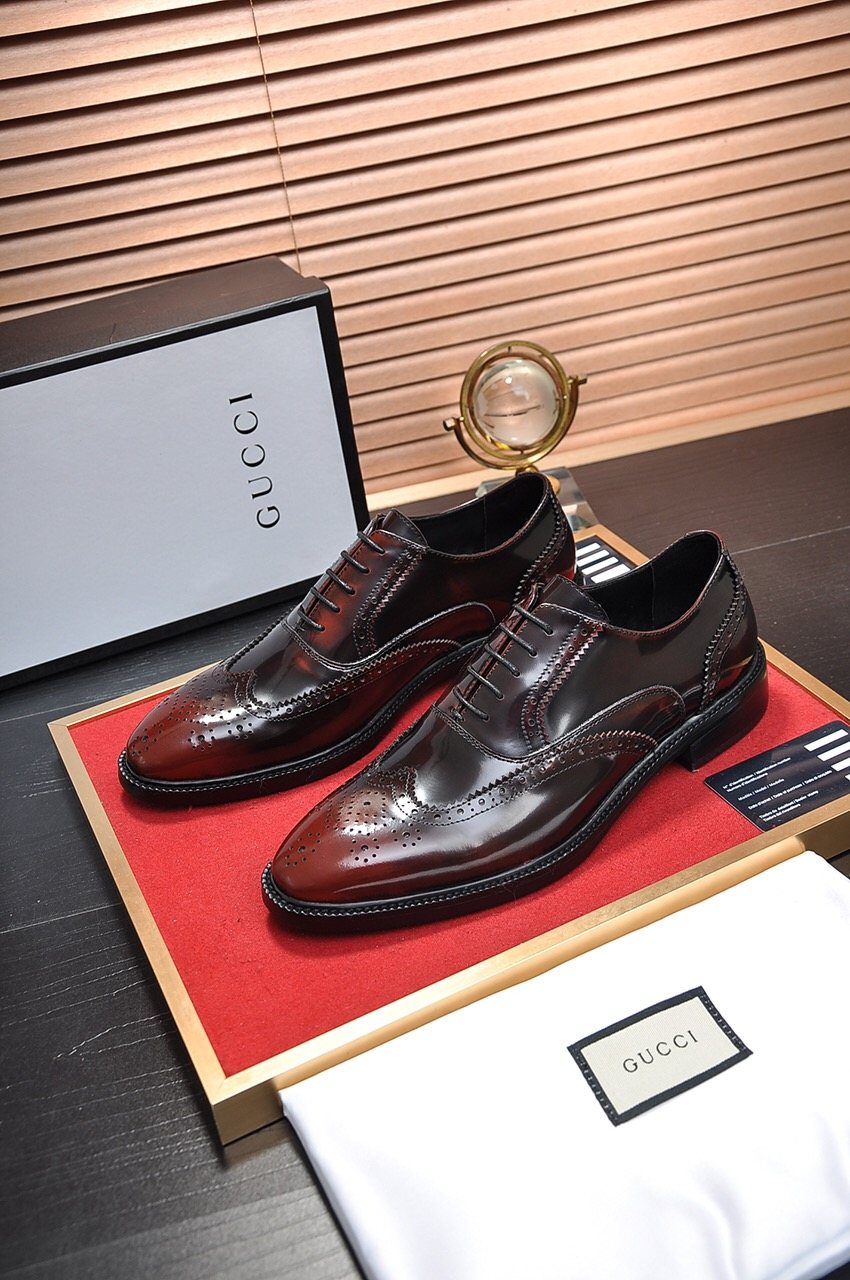 Gucci Glossy Brogue Oxford Shoes — front