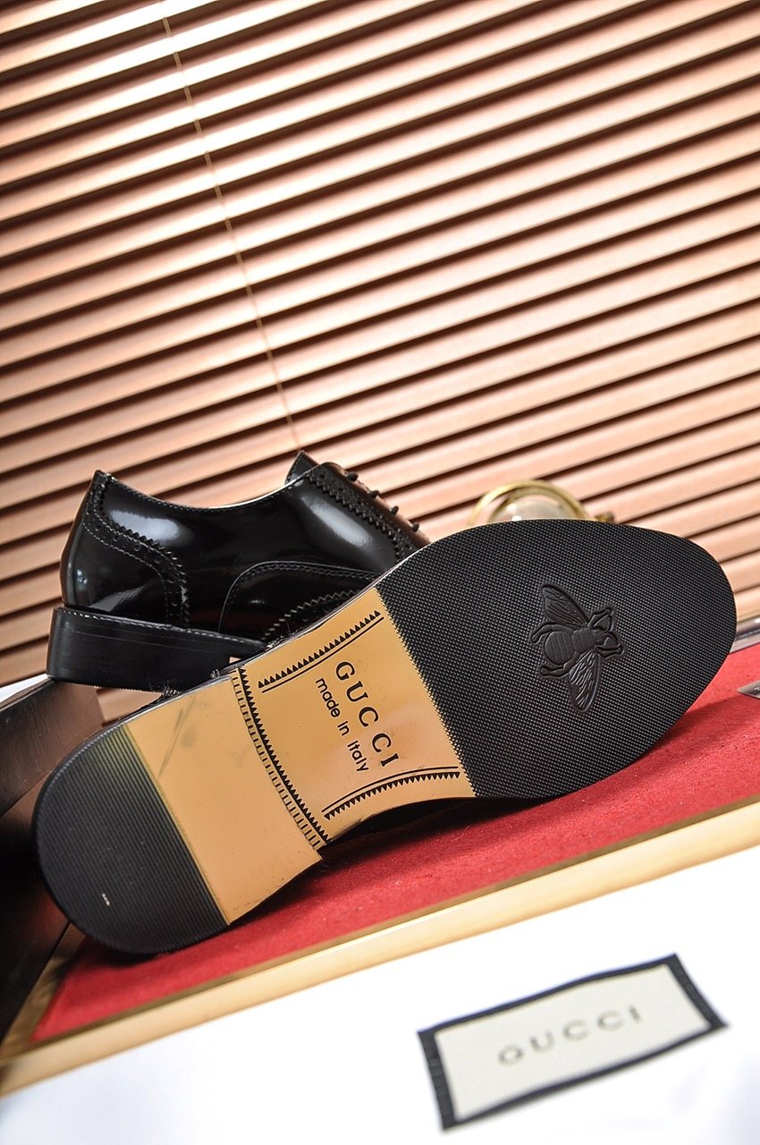 Gucci Glossy Brogue Oxford Shoes — back