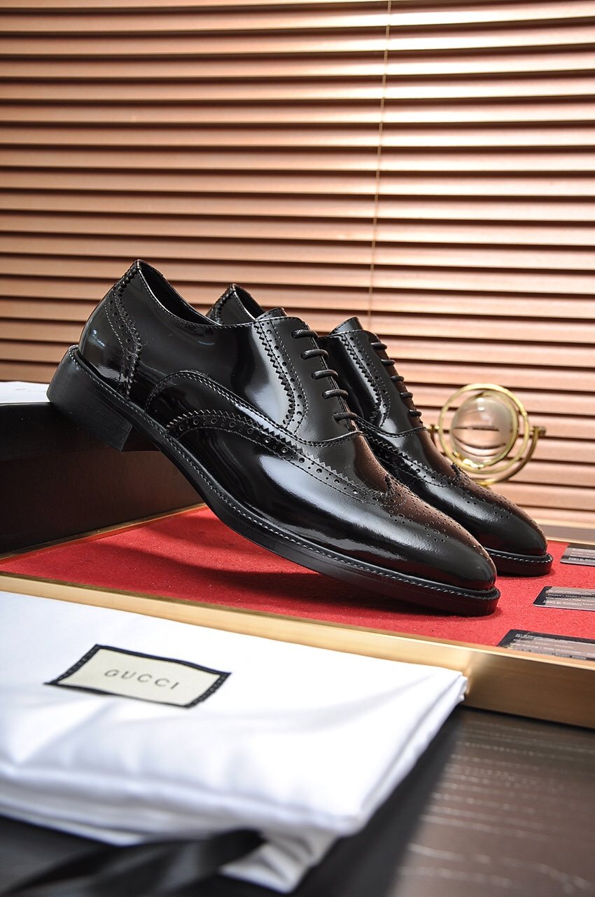 Gucci Glossy Brogue Oxford Shoes — side
