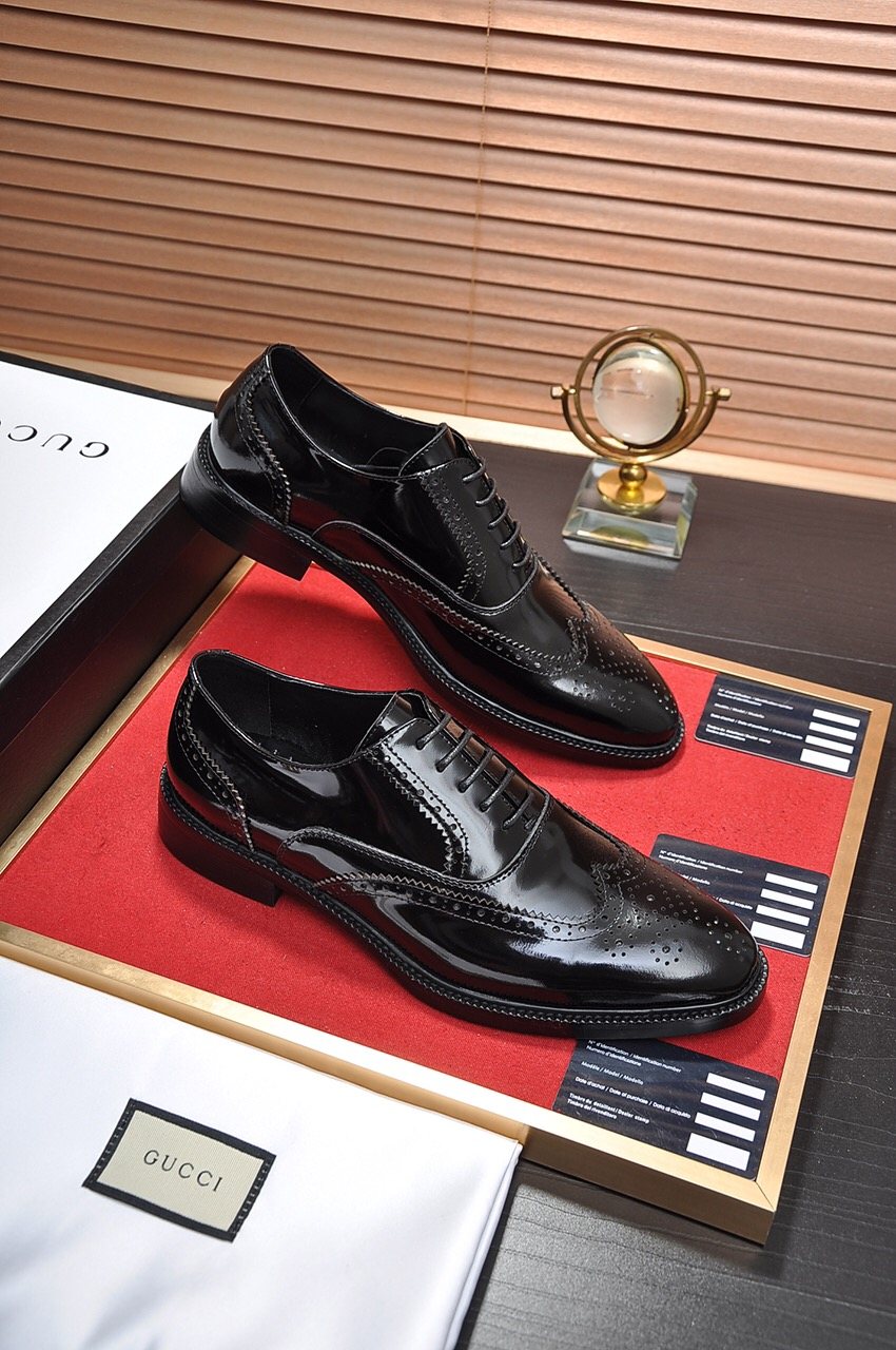 Gucci Glossy Brogue Oxford Shoes — front