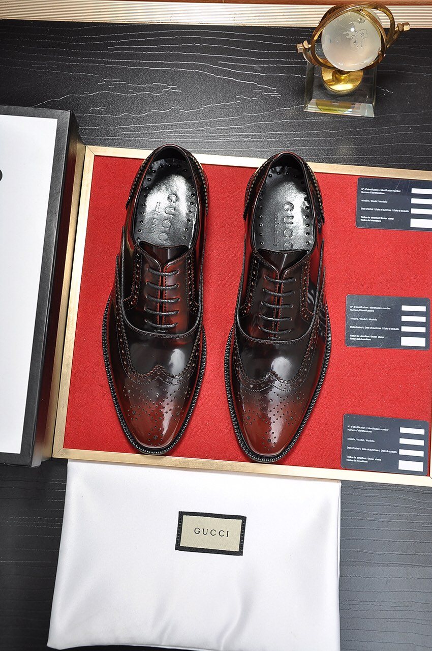 Gucci Glossy Brogue Oxford Shoes — front