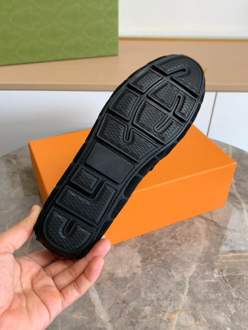 Gucci Textured Horsebit Loafers — detail