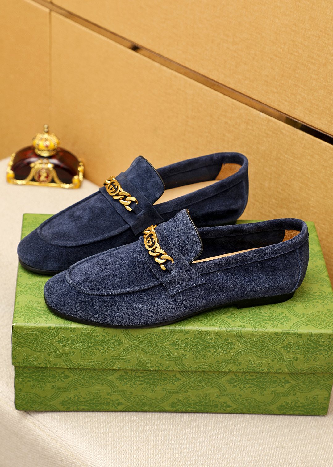 GUCCI Chain Detail Loafers — front