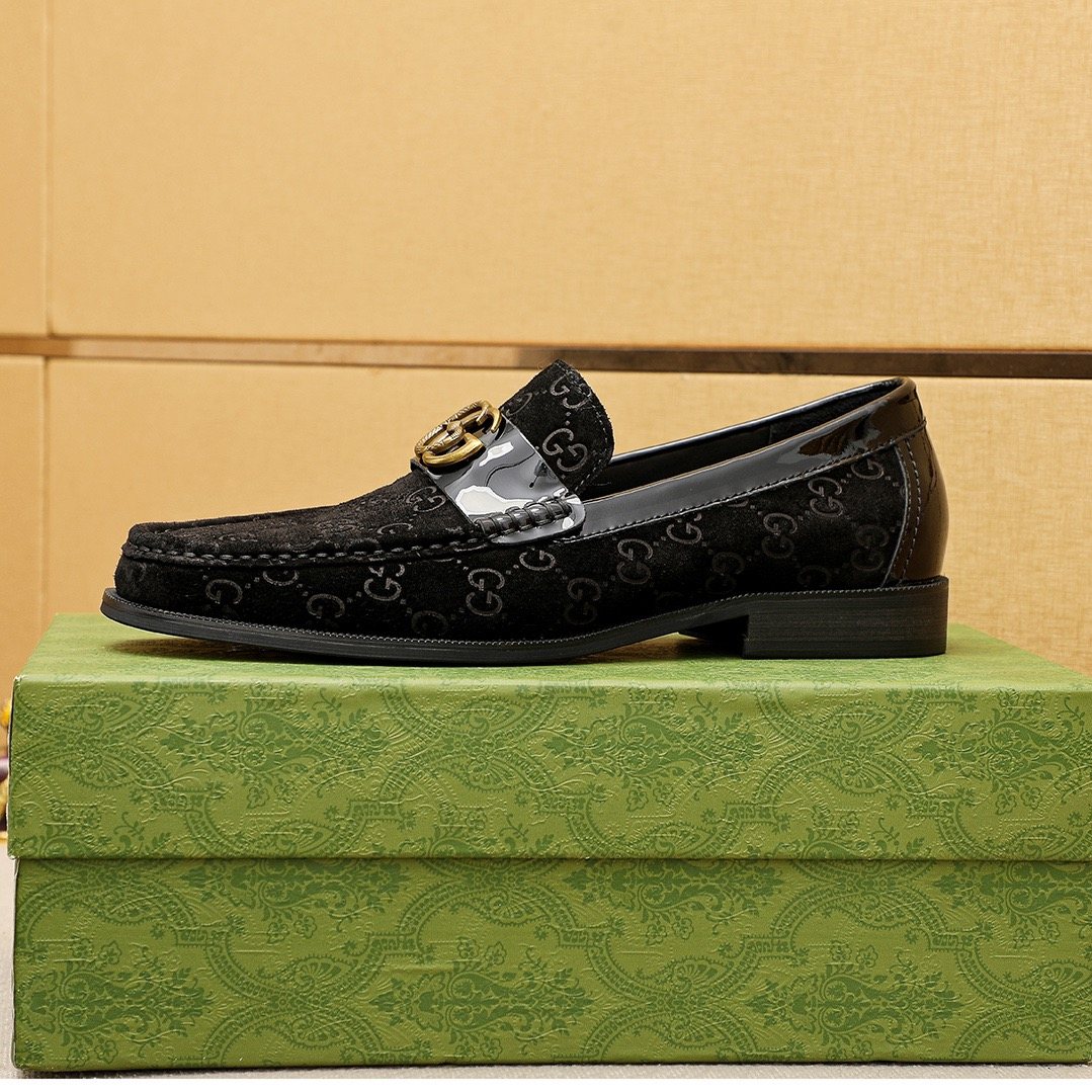 GUCCI Monogram Logo-Hardware Loafers — side