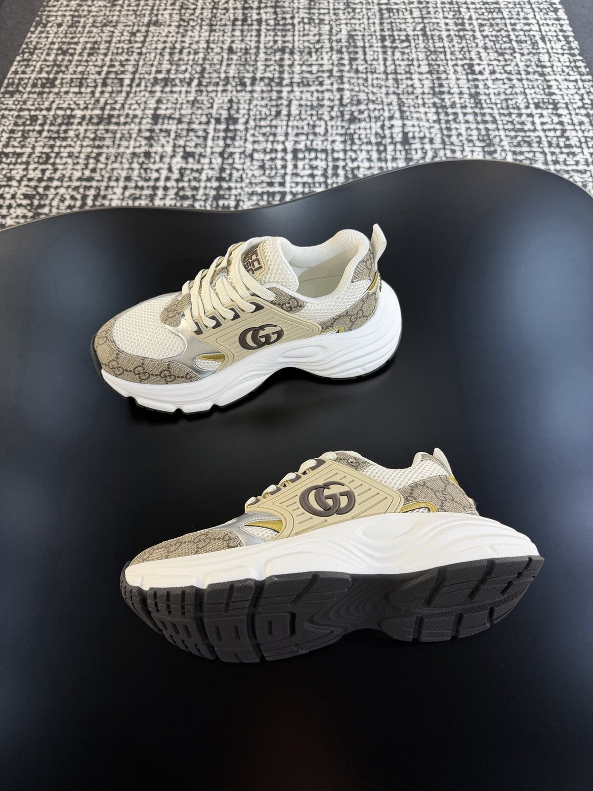 Gucci GG Logo Low-Top Sneakers — front