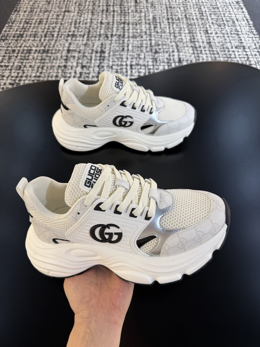 Gucci GG Logo Low-Top Sneakers — model