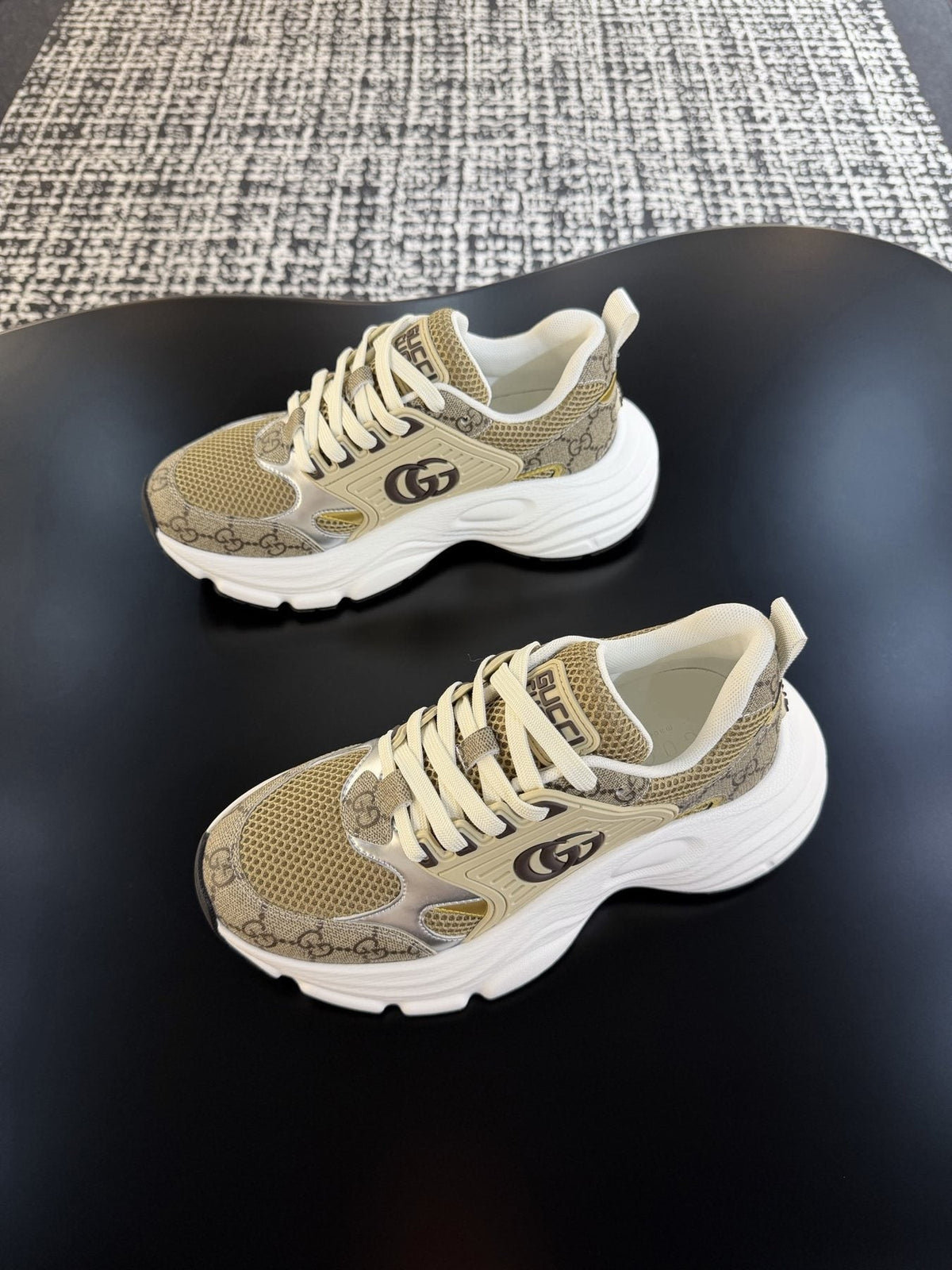 Gucci GG Logo Low-Top Sneakers — front