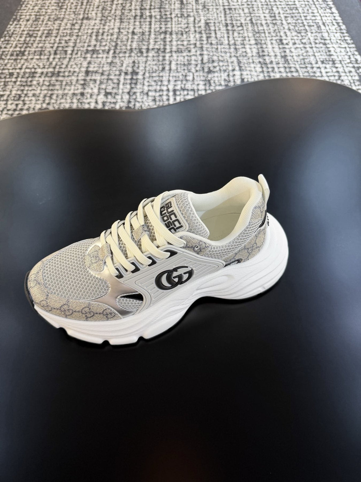 Gucci GG Logo Low-Top Sneakers — front