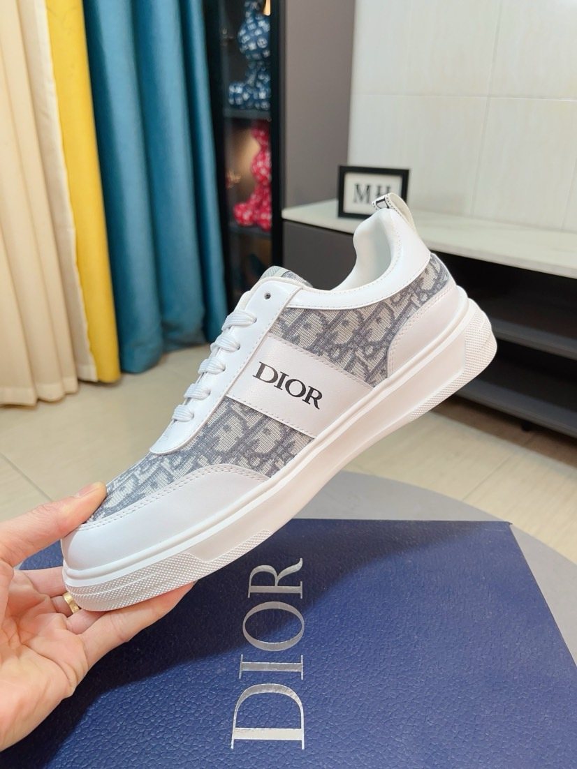 Dior Patterned Low-Top Sneakers — model
