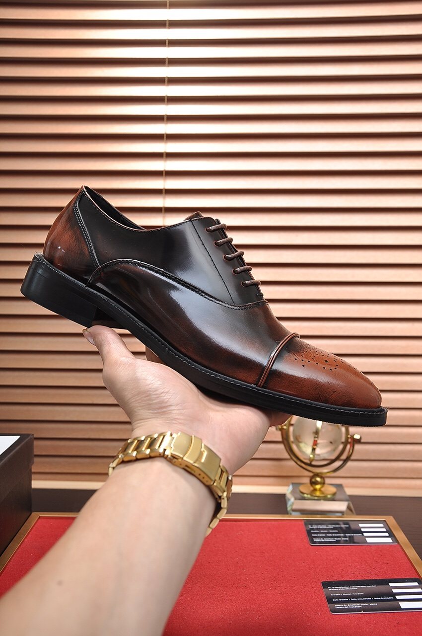 Gucci Closed-Lace Dress Shoes — model