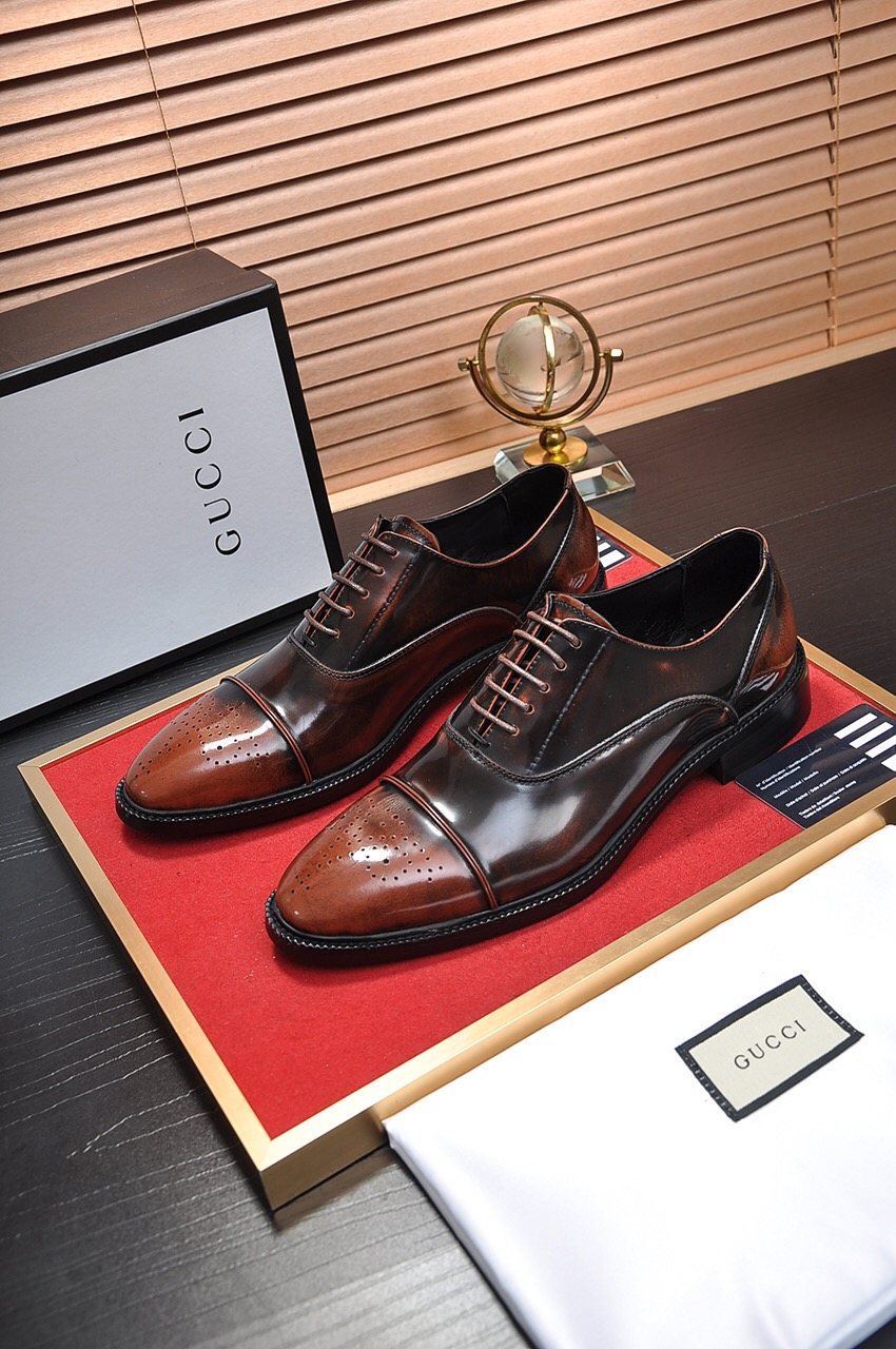 Gucci Closed-Lace Dress Shoes — front