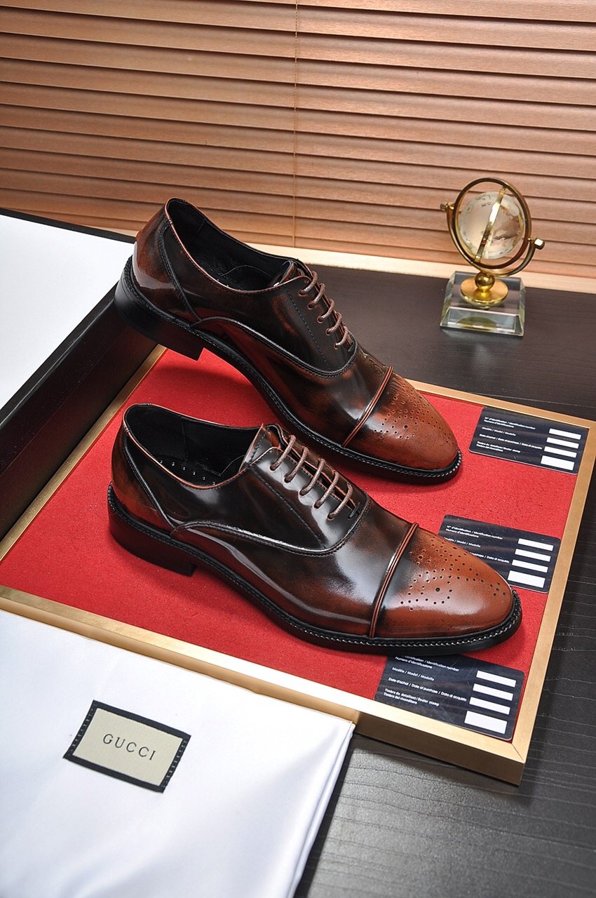 Gucci Closed-Lace Dress Shoes — front