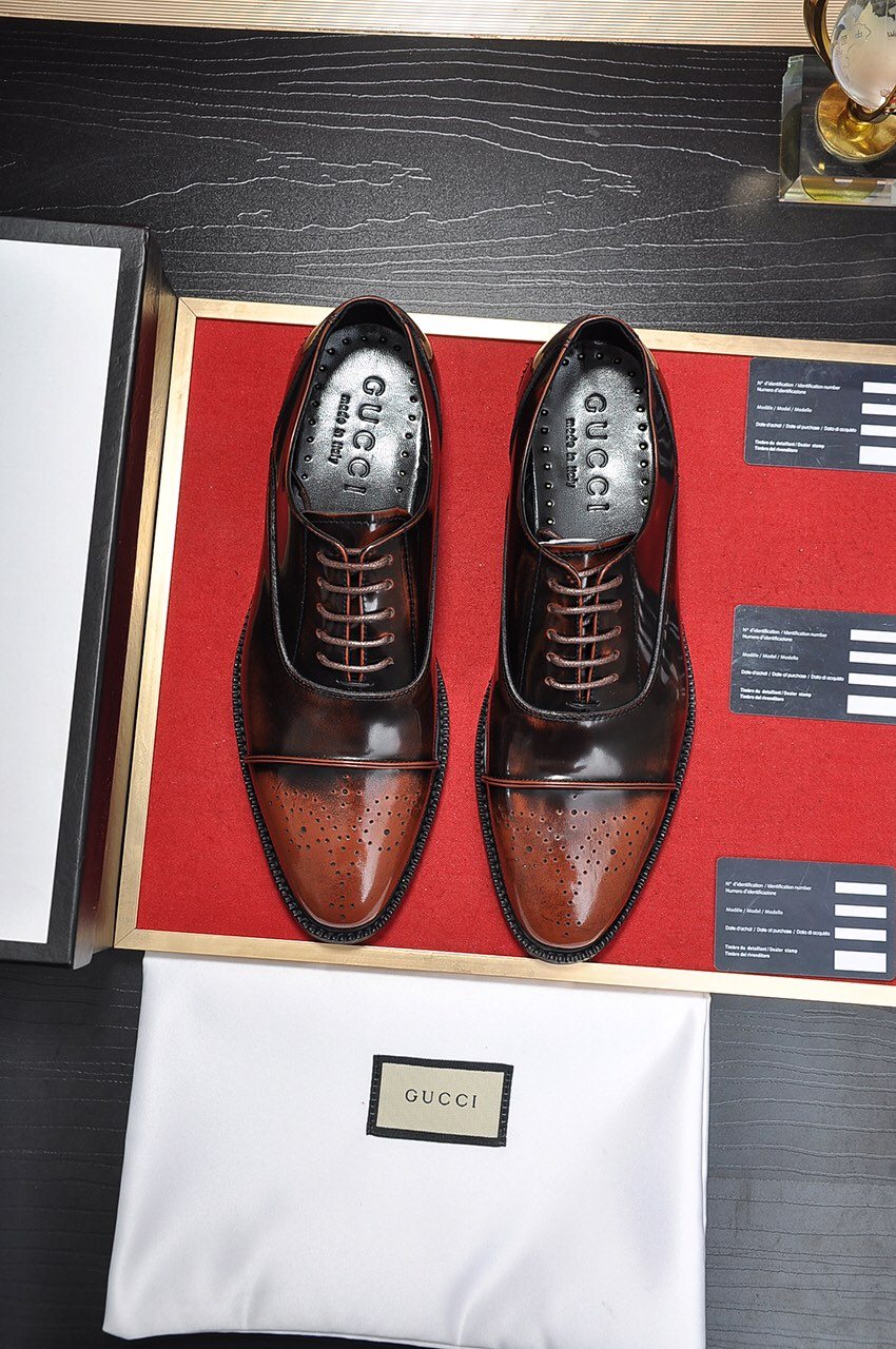Gucci Closed-Lace Dress Shoes — front