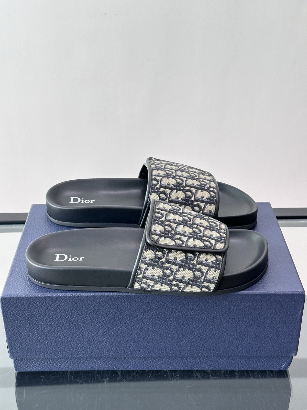 微商相册测试鞋子-Dior Patterned Strap Slide Sandals — front