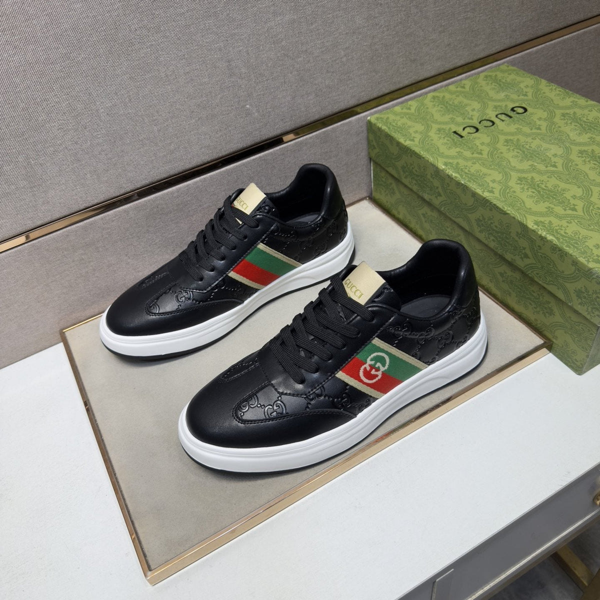 Gucci Green-Red Stripe Low-Top Sneakers — side
