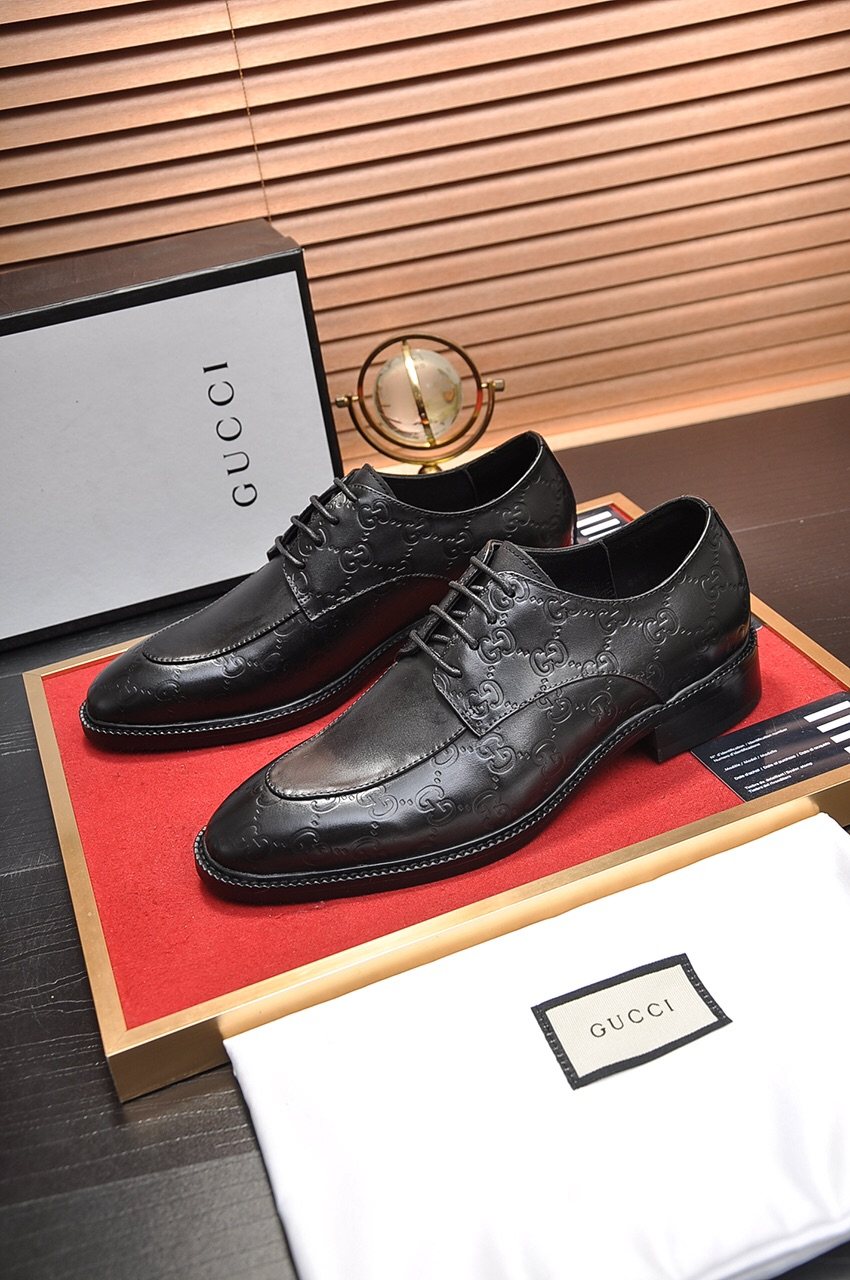 Gucci Cap-Toe Lace-Up Dress Shoes — front