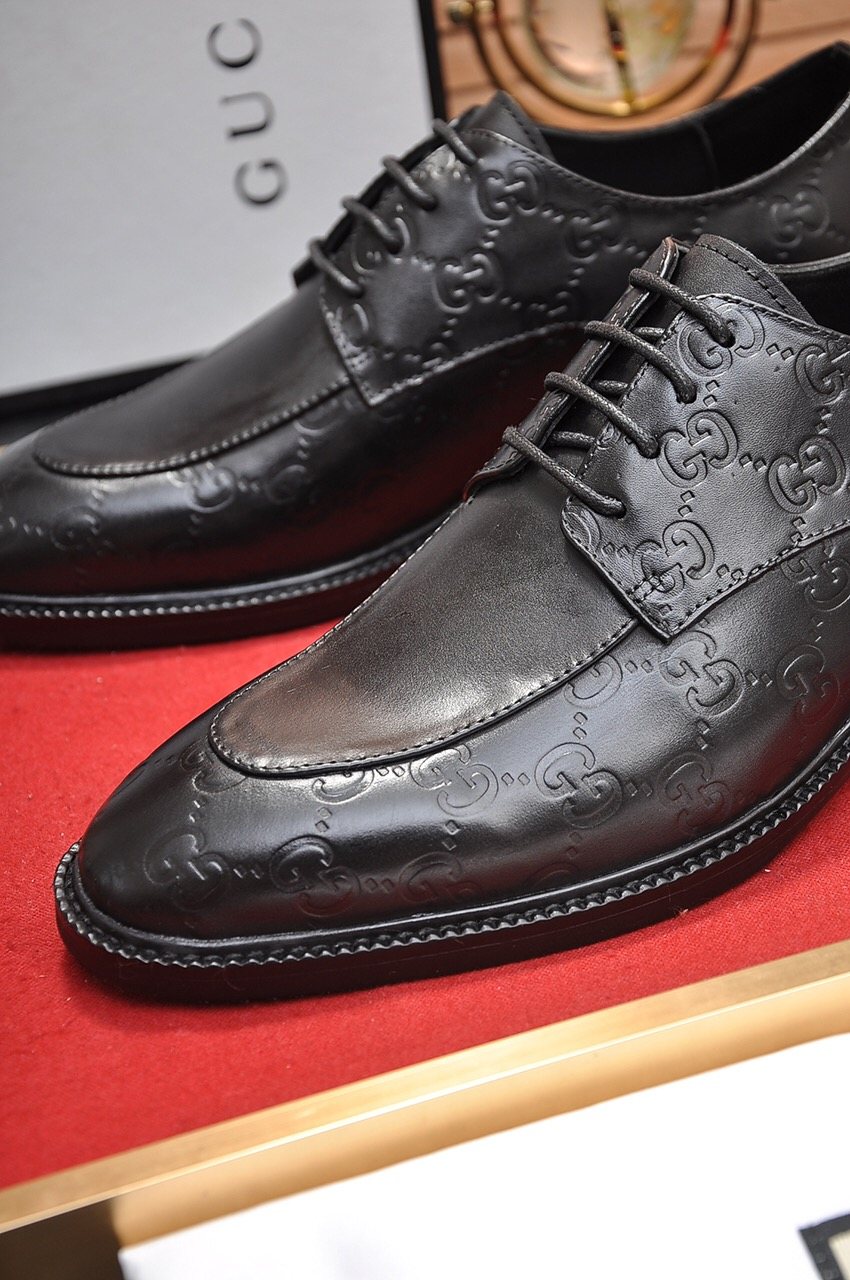 Gucci Cap-Toe Lace-Up Dress Shoes — detail