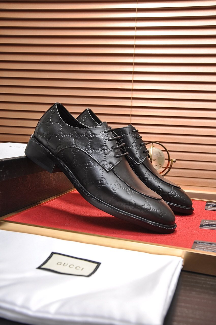 Gucci Cap-Toe Lace-Up Dress Shoes — front