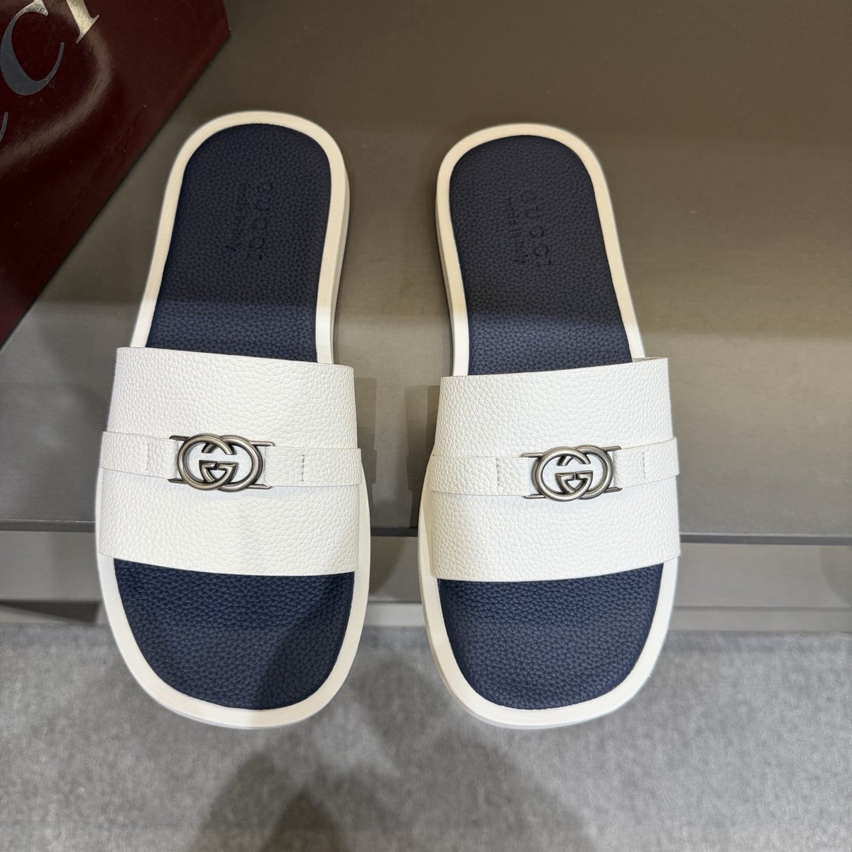 Gucci Navy Textured Slide Sandals — front