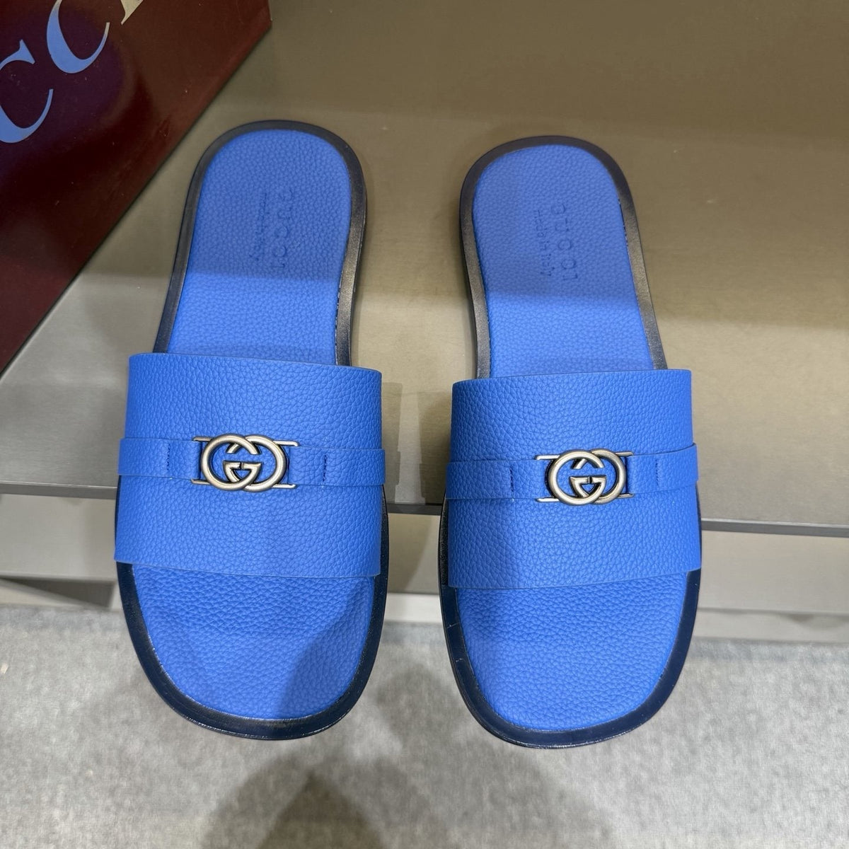 Gucci Navy Textured Slide Sandals — front