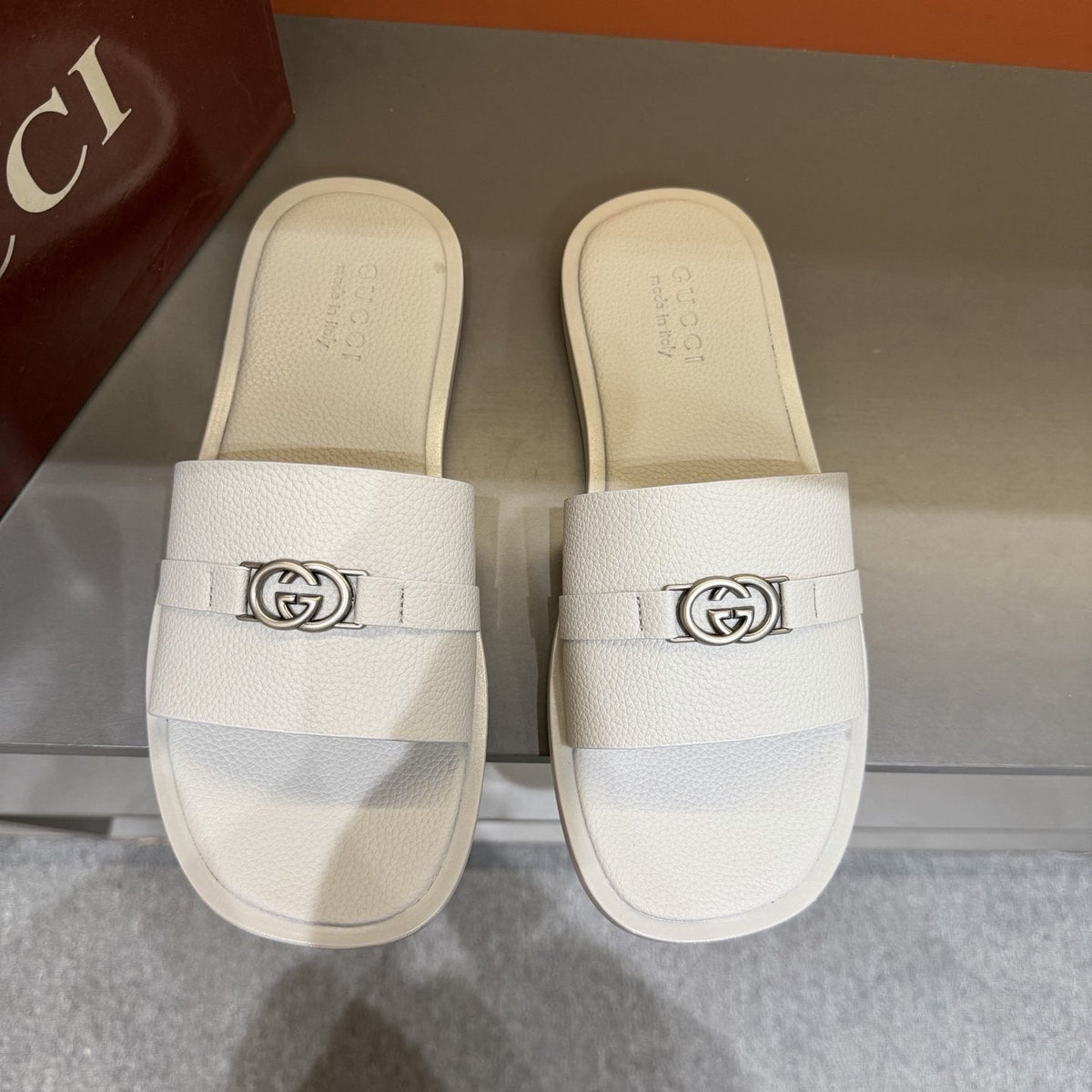 Gucci Navy Textured Slide Sandals — front