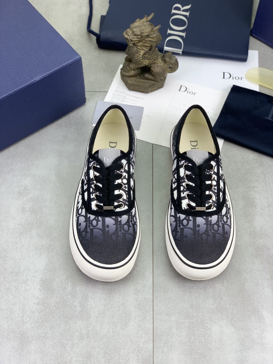 微商相册测试鞋子-Dior Navy Patterned Low-Top Canvas Sneakers — front