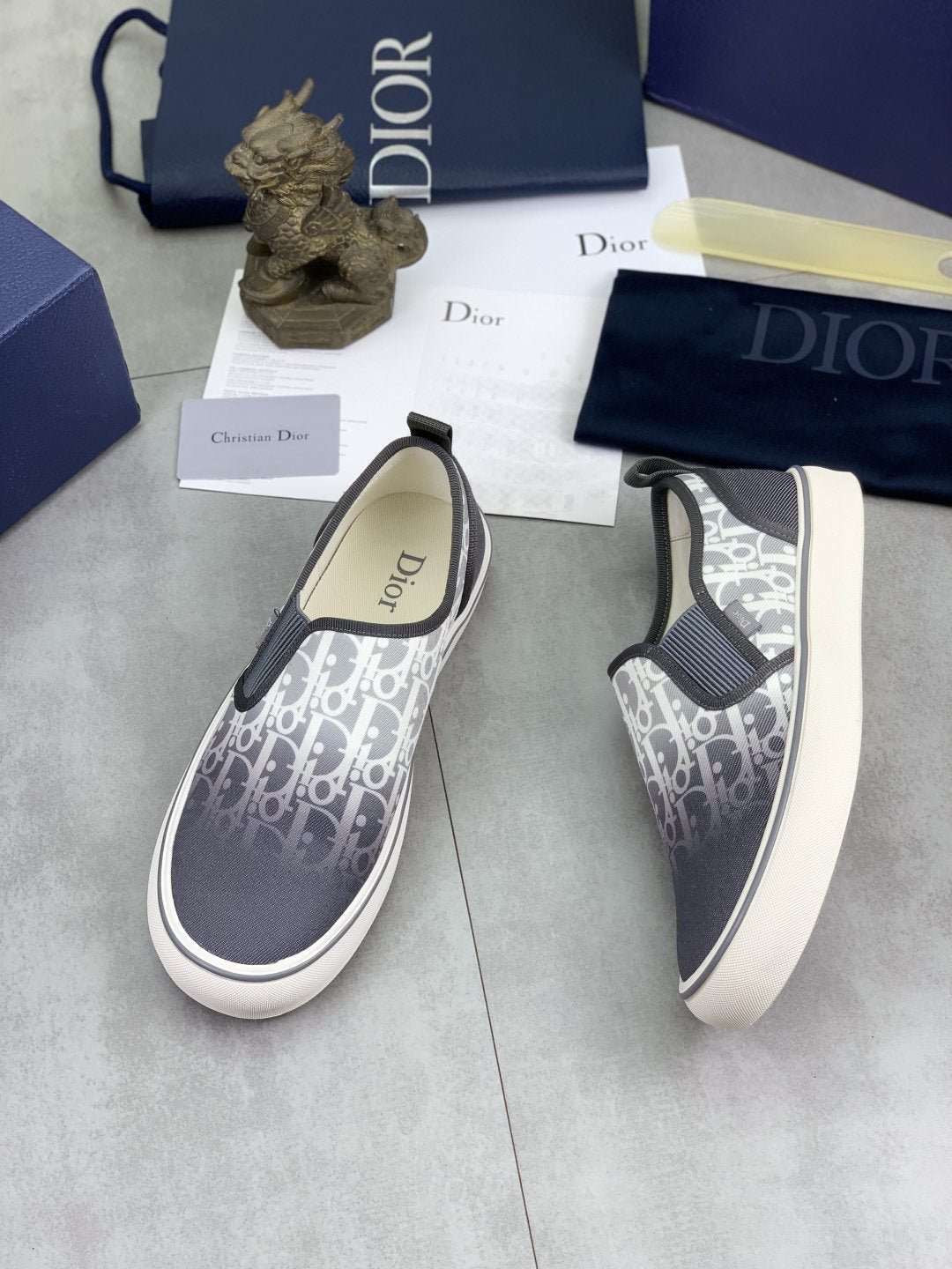 微商相册测试鞋子-Dior Patterned Canvas Slip-On Shoes — front