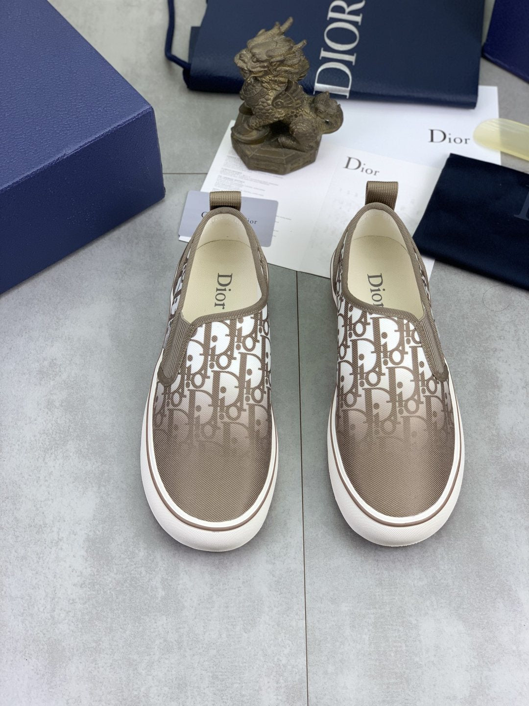 微商相册测试鞋子-Dior Patterned Canvas Slip-On Shoes — front