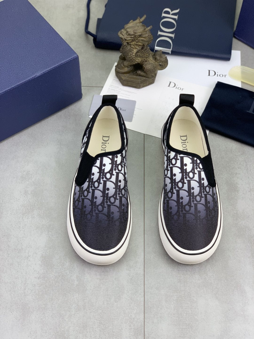 微商相册测试鞋子-Dior Patterned Canvas Slip-On Shoes — front
