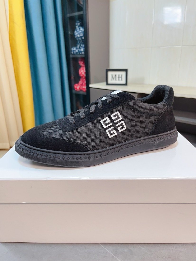 Givenchy Contrast Panel Low-Top Sneakers — front