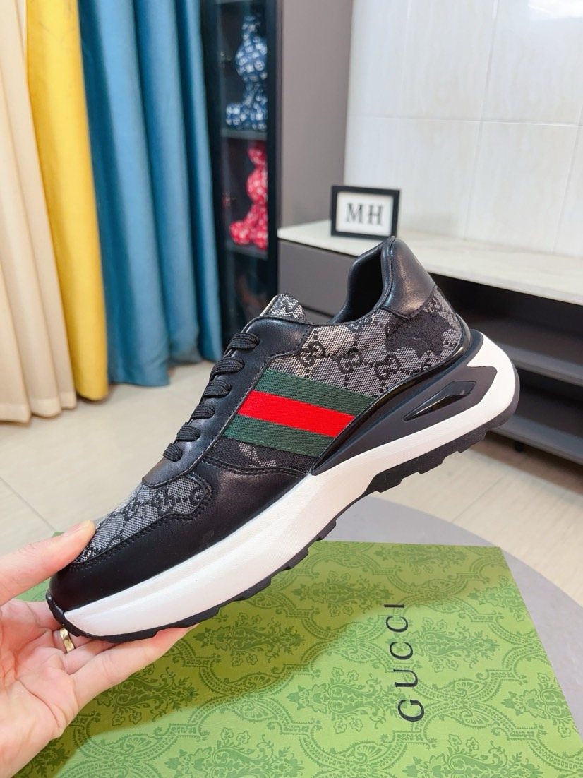 微商相册测试鞋子-Gucci Black and Beige Low-Top Sneakers — front