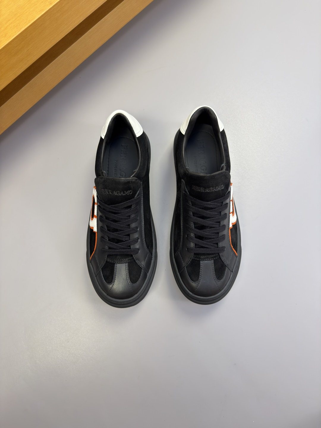 Ferragamo Contrast-Trim Low-Top Sneakers — front