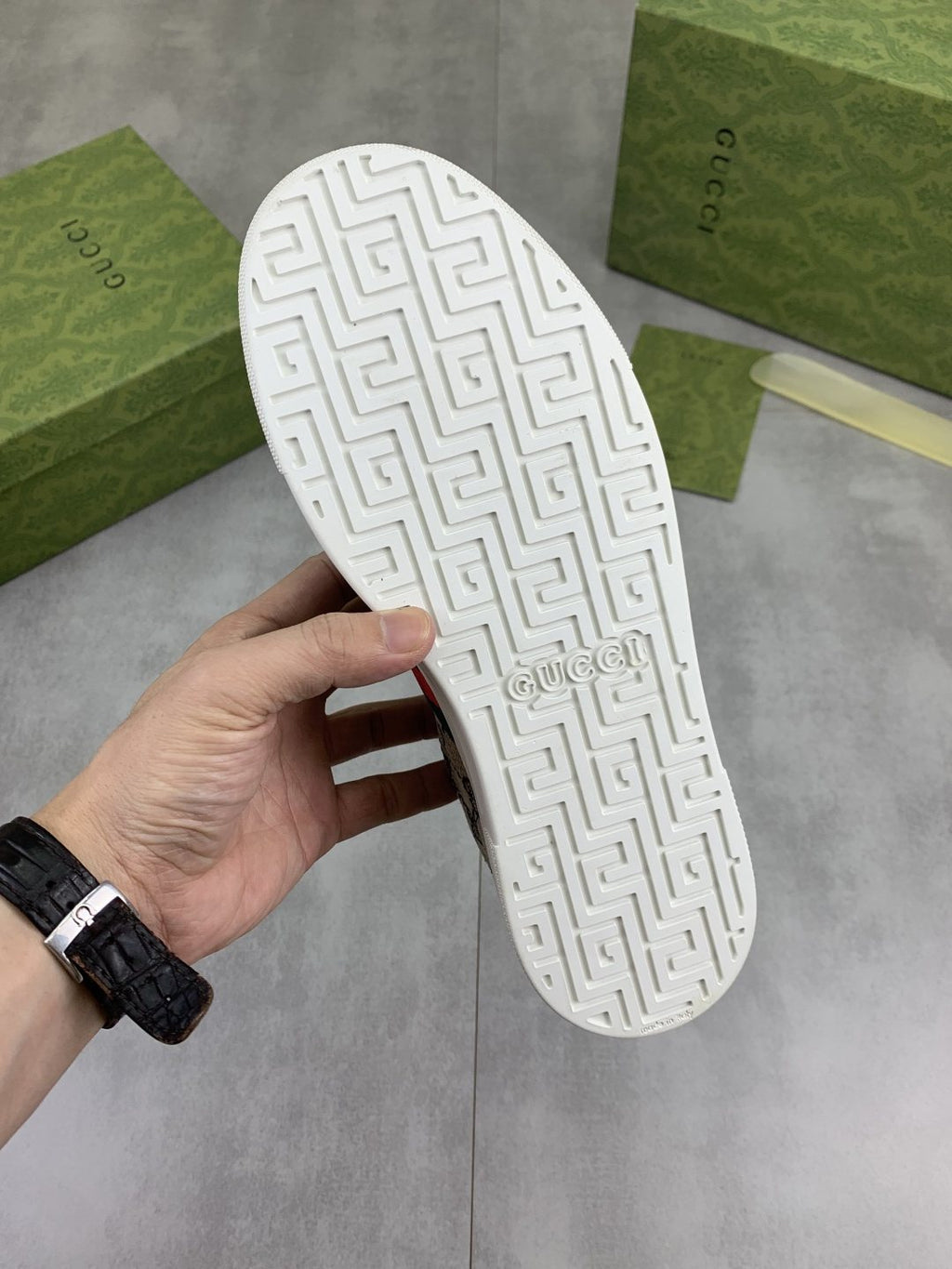 微商相册测试鞋子-Gucci Monogram Stripe Slip-On Sneakers — detail