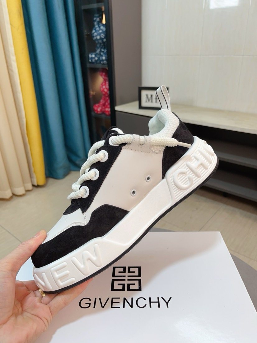 Givenchy Contrast-Panel Low-Top Sneakers — model