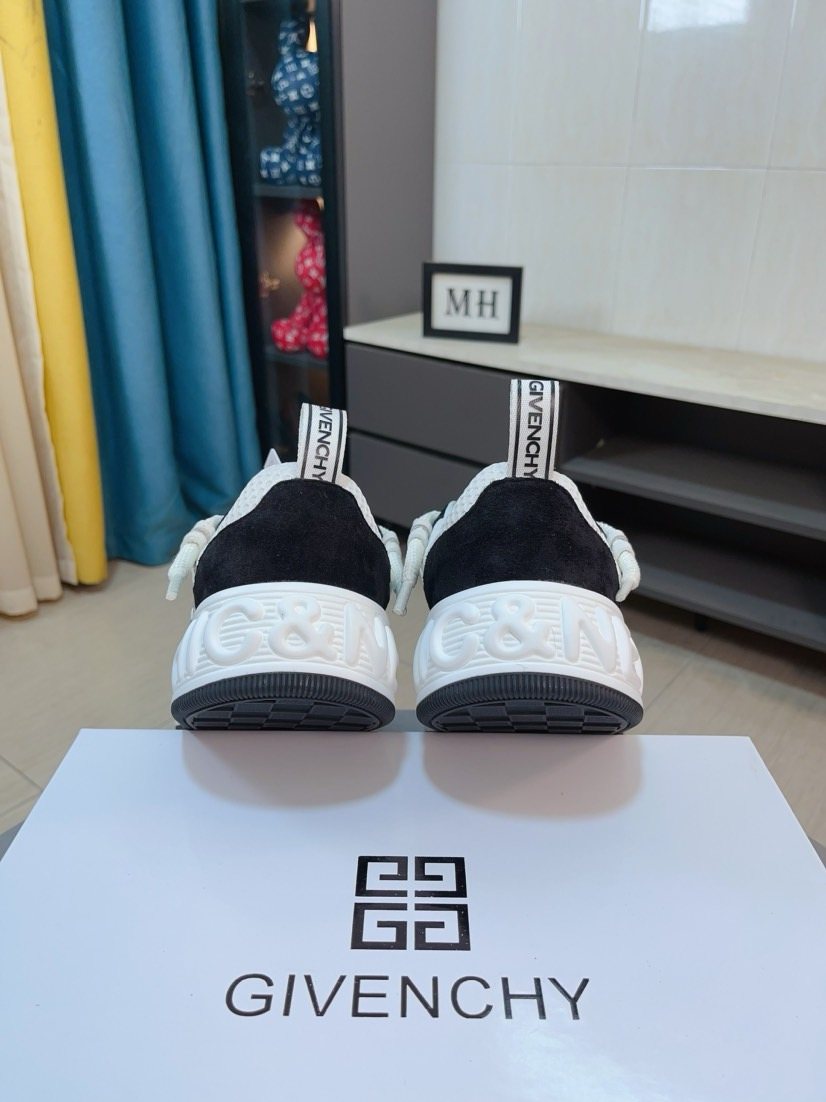 Givenchy Contrast-Panel Low-Top Sneakers — front