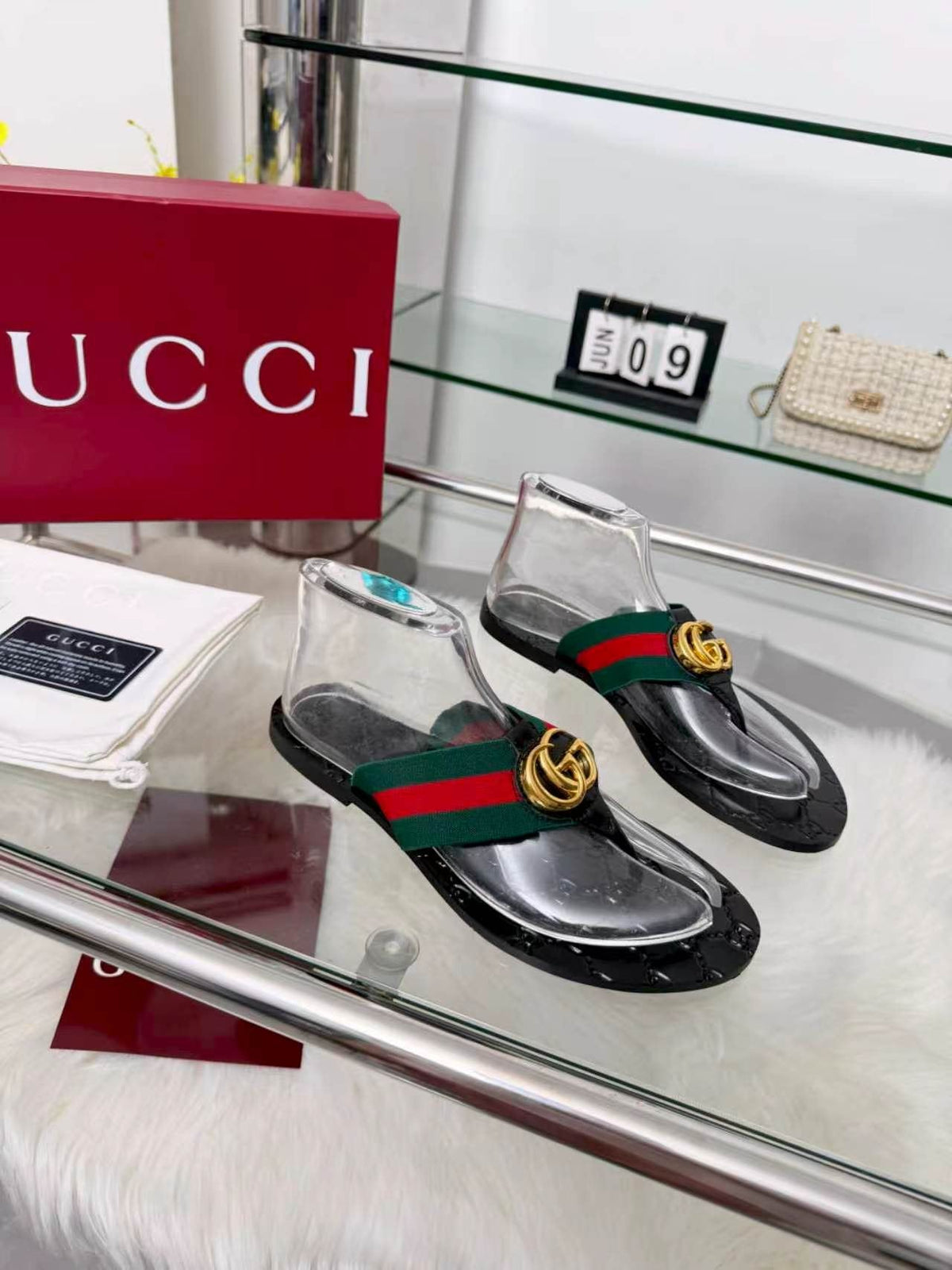 Gucci Green-Red Strap Thong Sandals — front