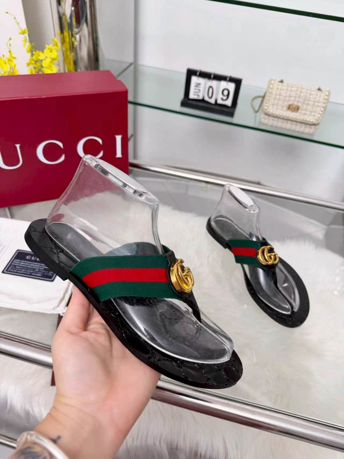 Gucci Green-Red Strap Thong Sandals — model