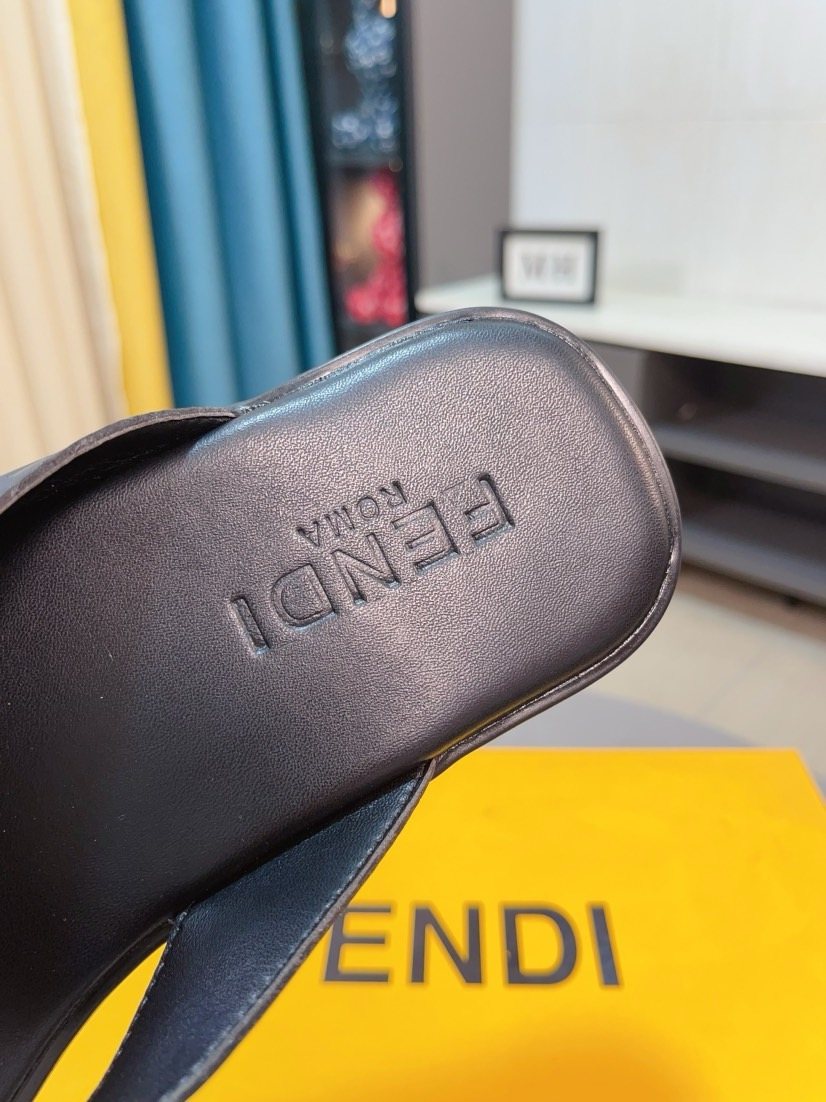 Fendi FF-Pattern Thong Sandals — detail