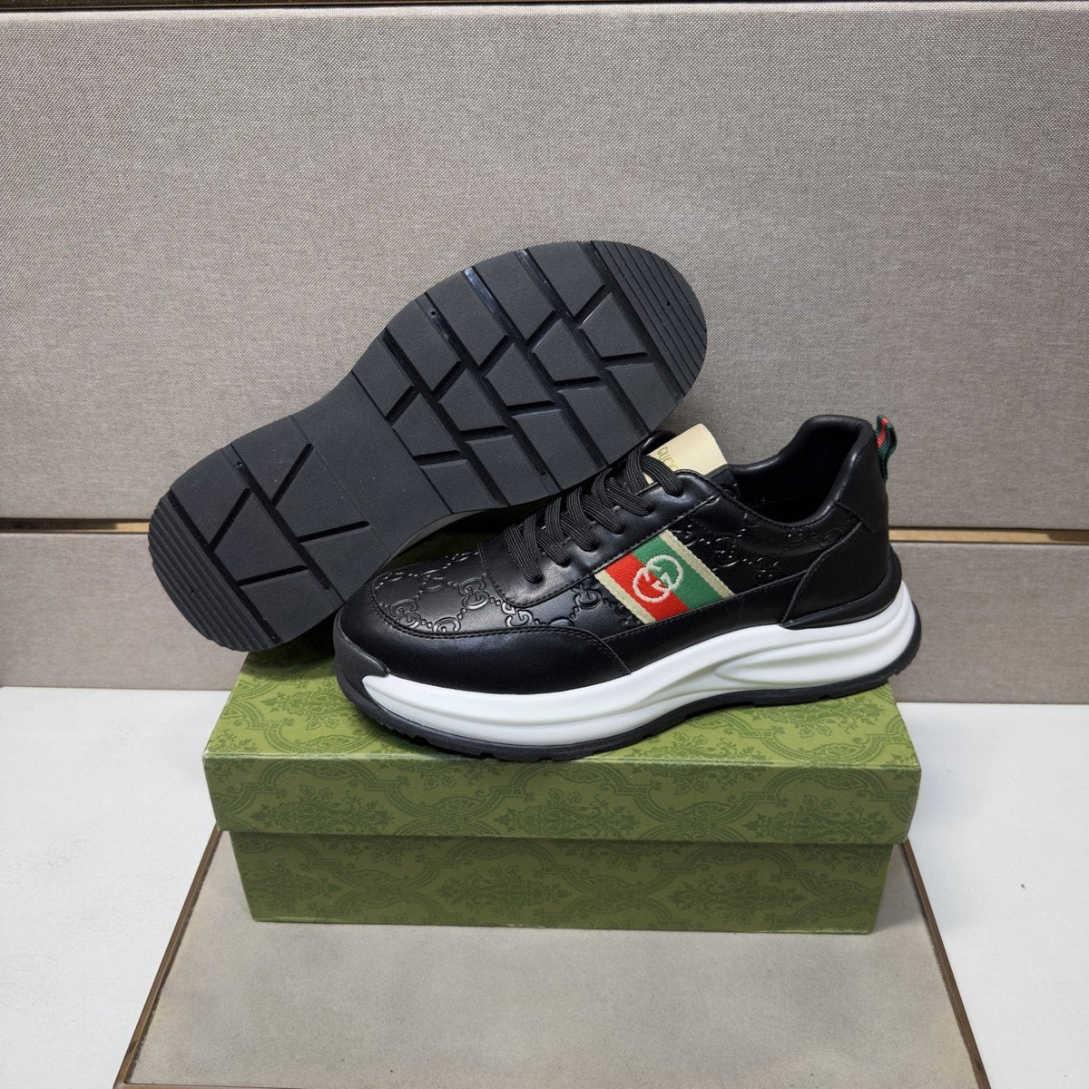 Gucci White Stripe Low-Top Sneakers — detail