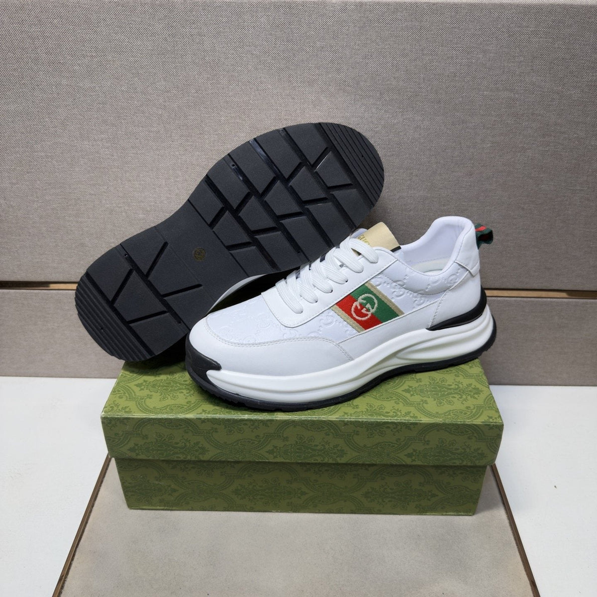 Gucci White Stripe Low-Top Sneakers — detail