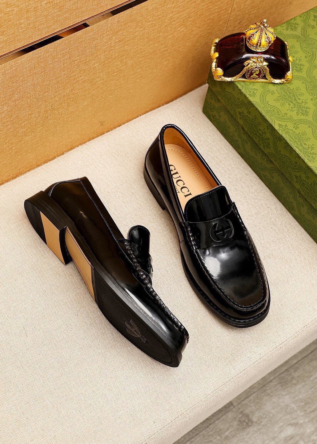 微商相册测试鞋子-Gucci Metal-Accent Moc-Toe Loafers — hero