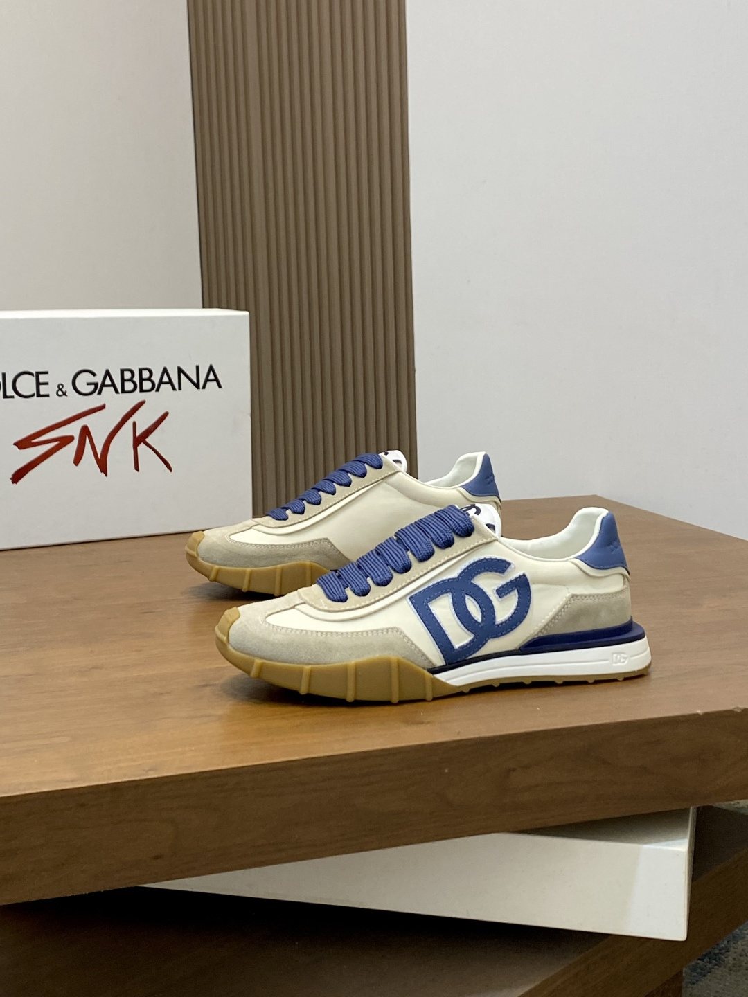 Dolce & Gabbana Low-Top Leather Sneakers — hero