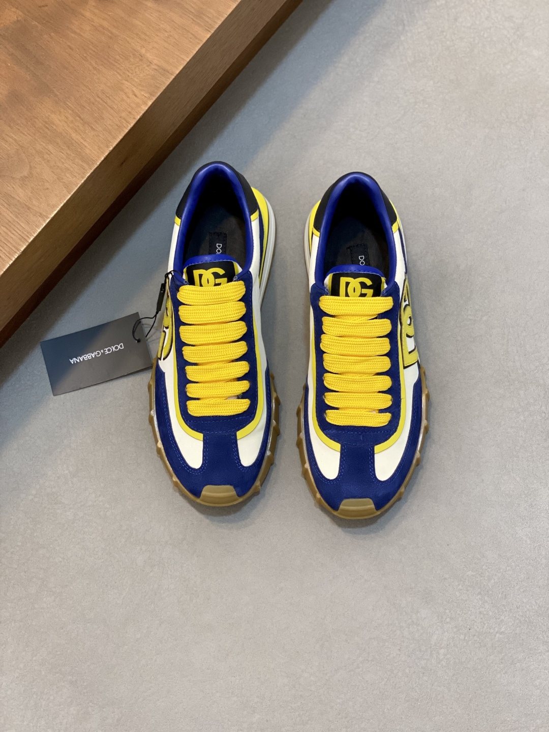 Dolce & Gabbana Low-Top Leather Sneakers — front