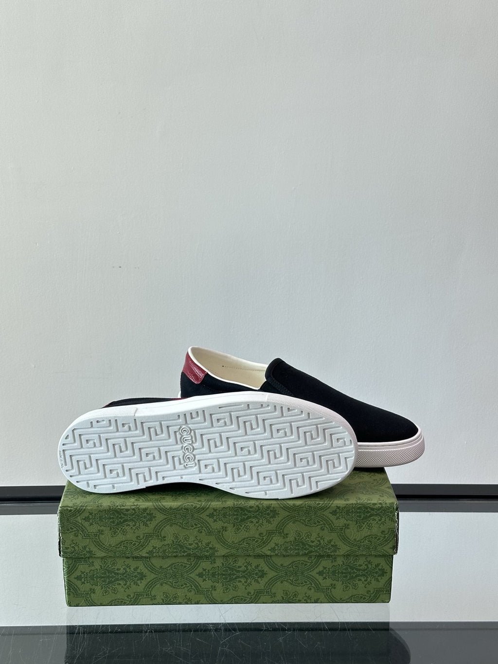 Gucci White Striped Slip-On Shoes — detail